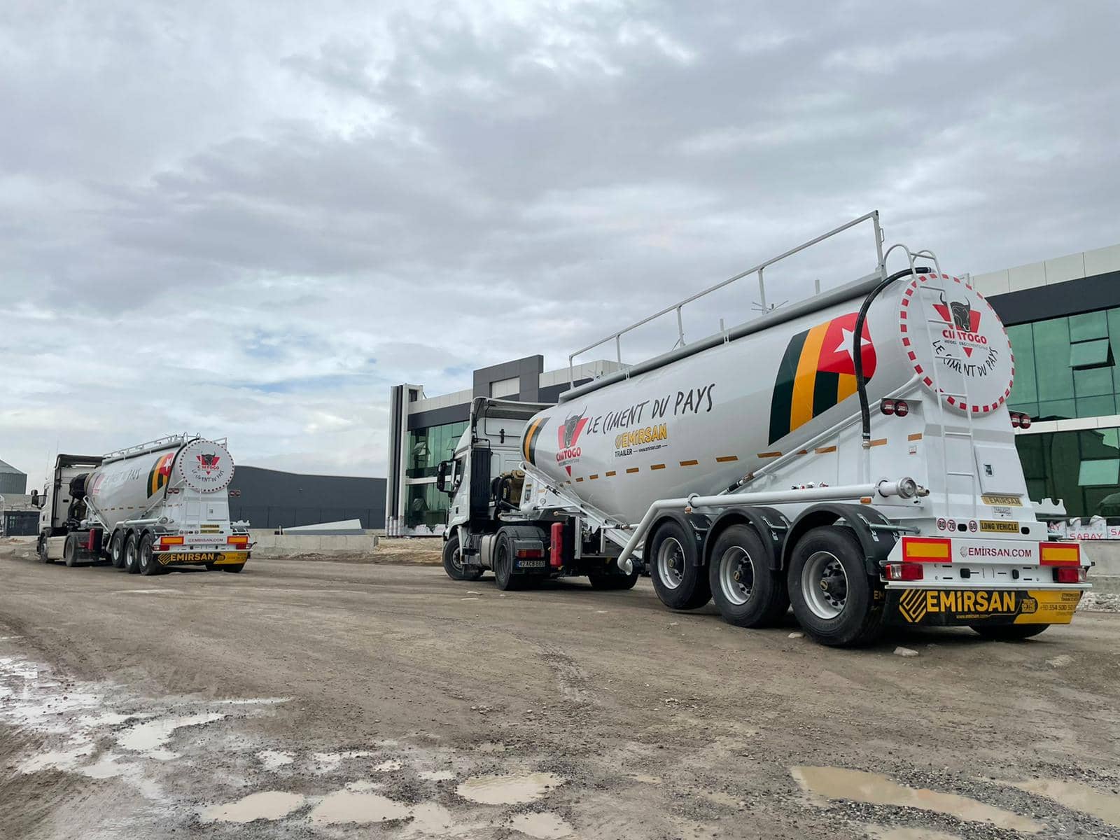 V-Type (Banana) Cement Silo Trailer — 2
