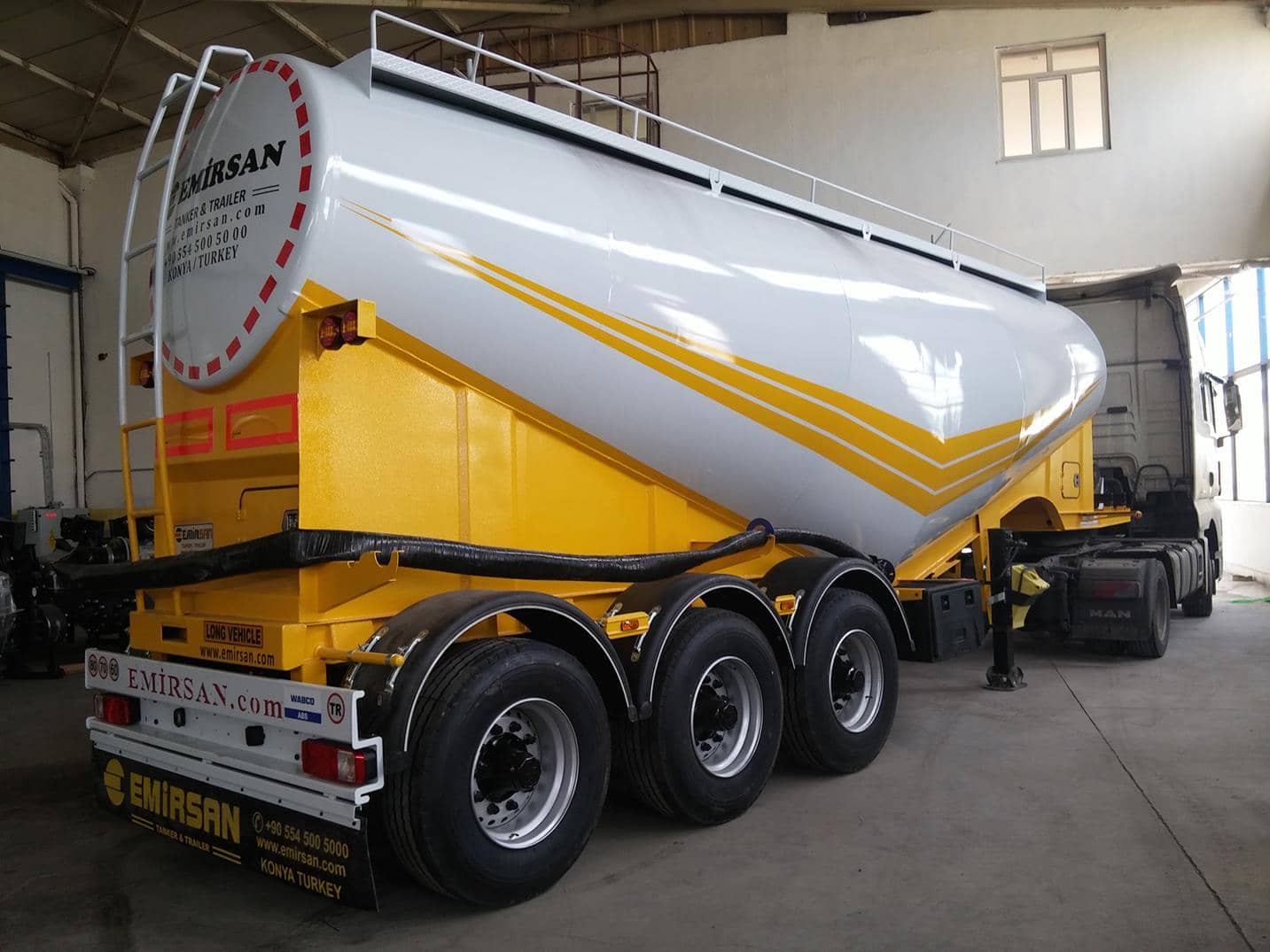 V-Type (Banana) Cement Silo Trailer — 1
