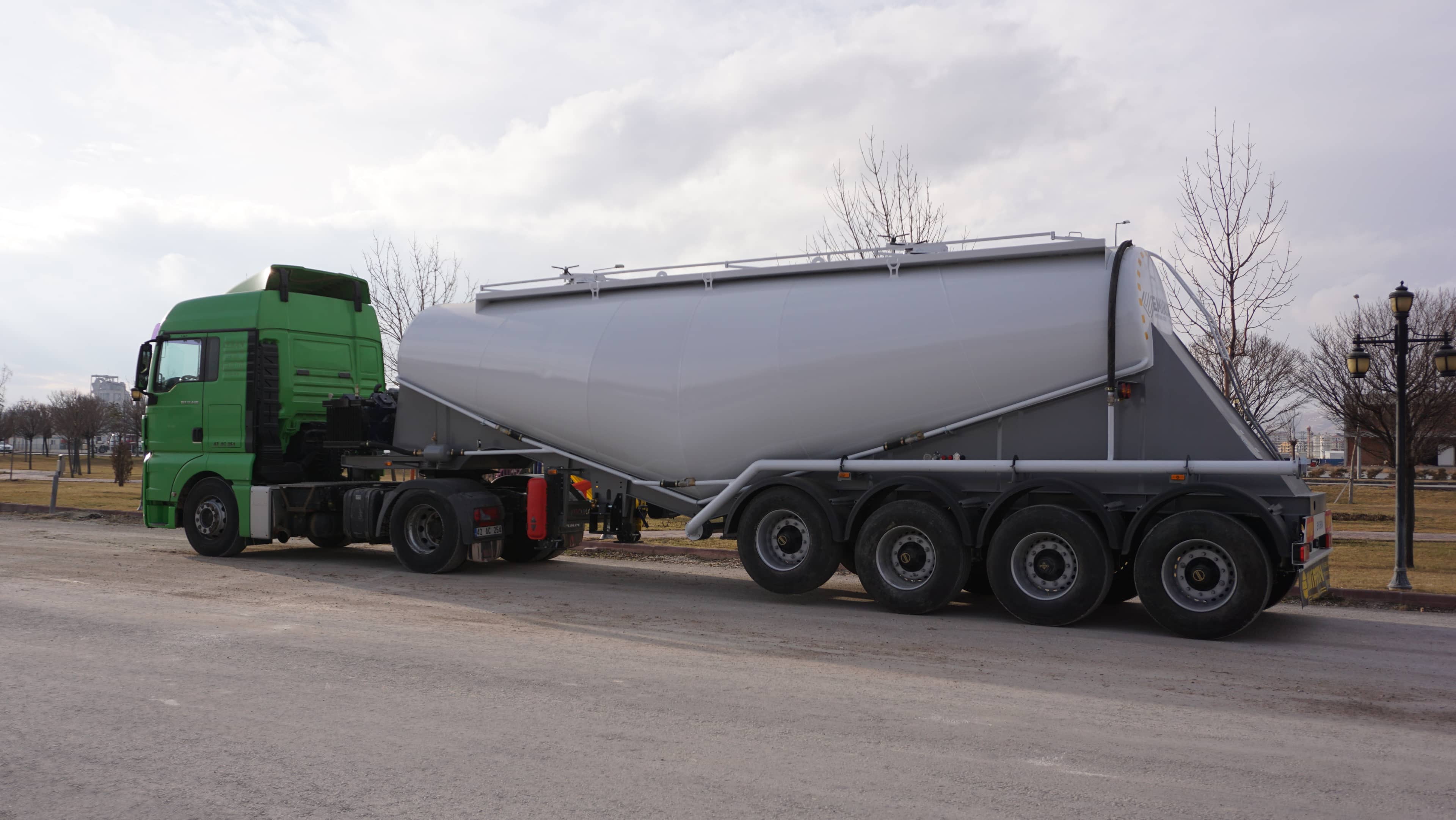 V-Type (Banana) Cement Silo Trailer — 4