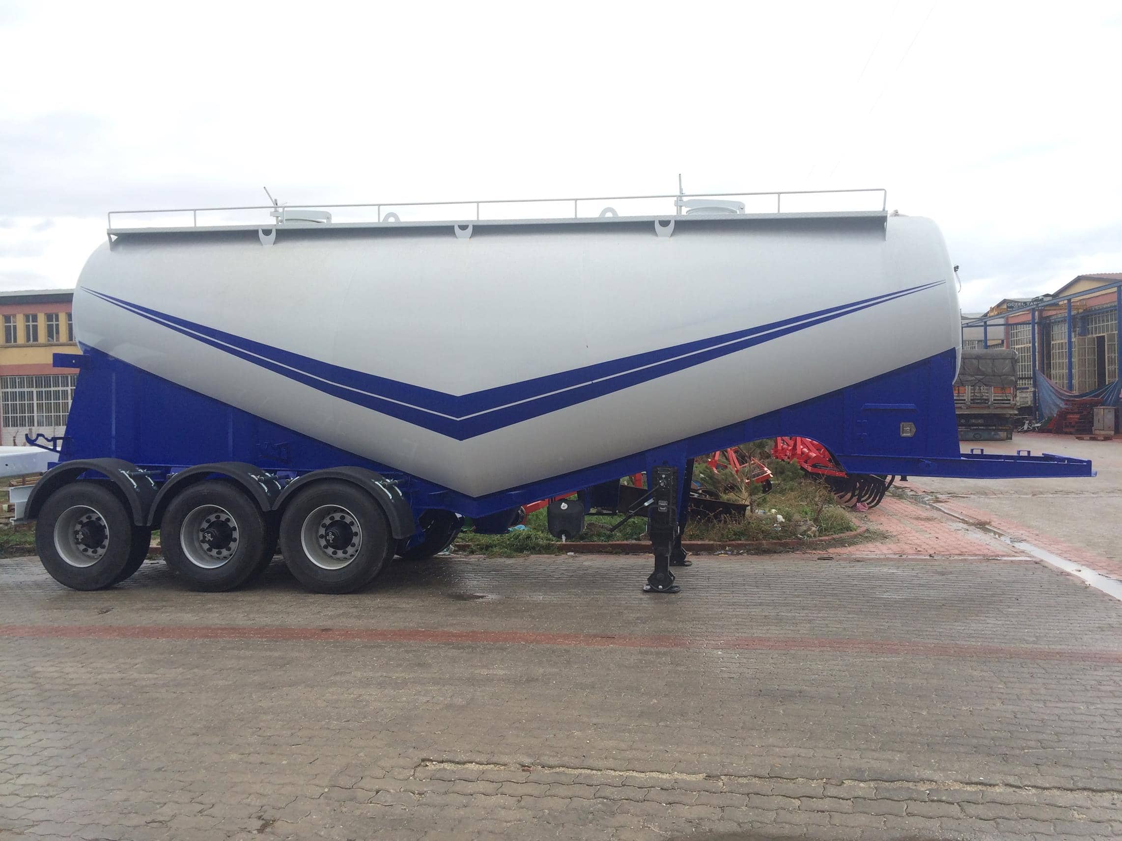 V-Type (Banana) Cement Silo Trailer — 6