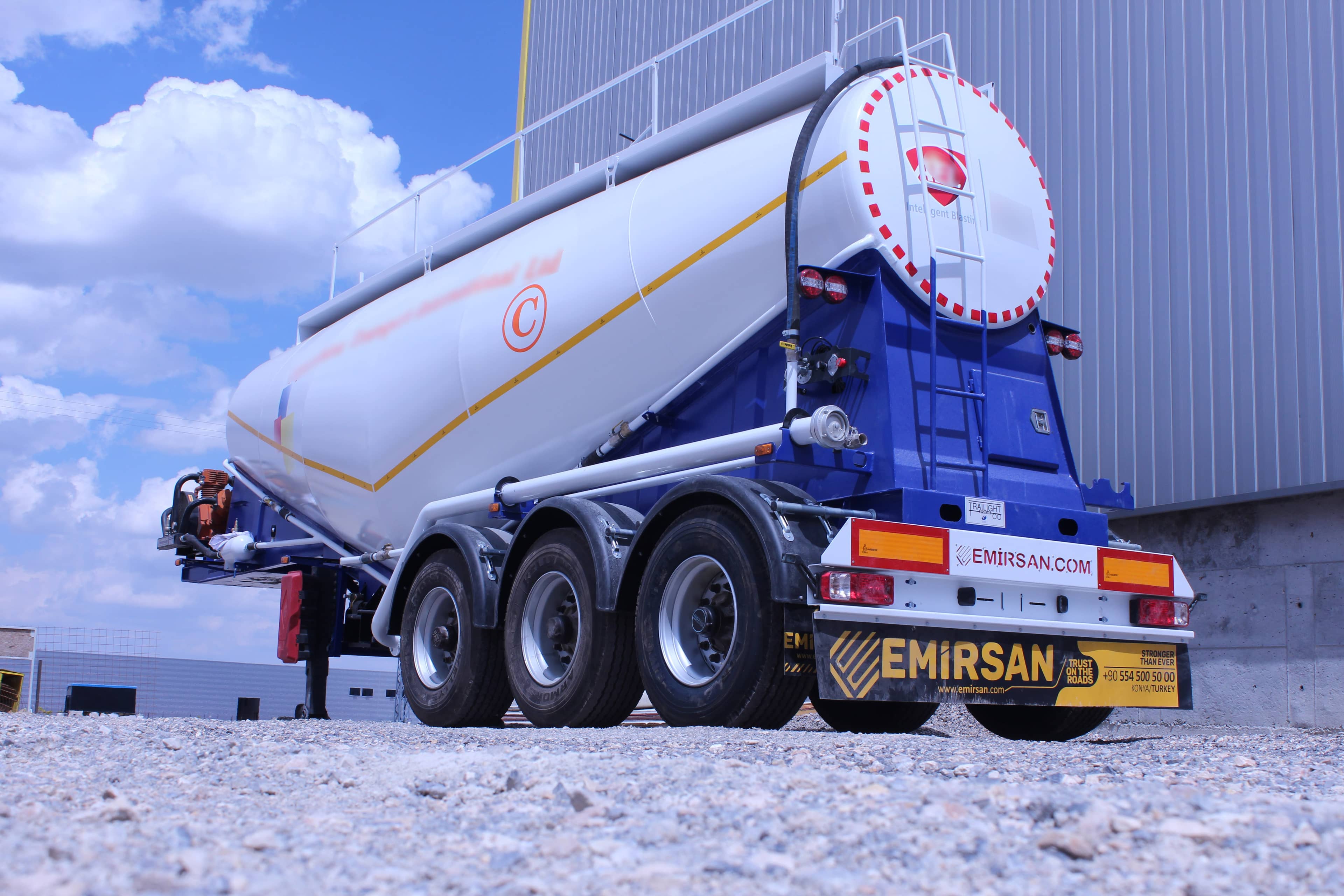V-Type (Banana) Cement Silo Trailer — 10