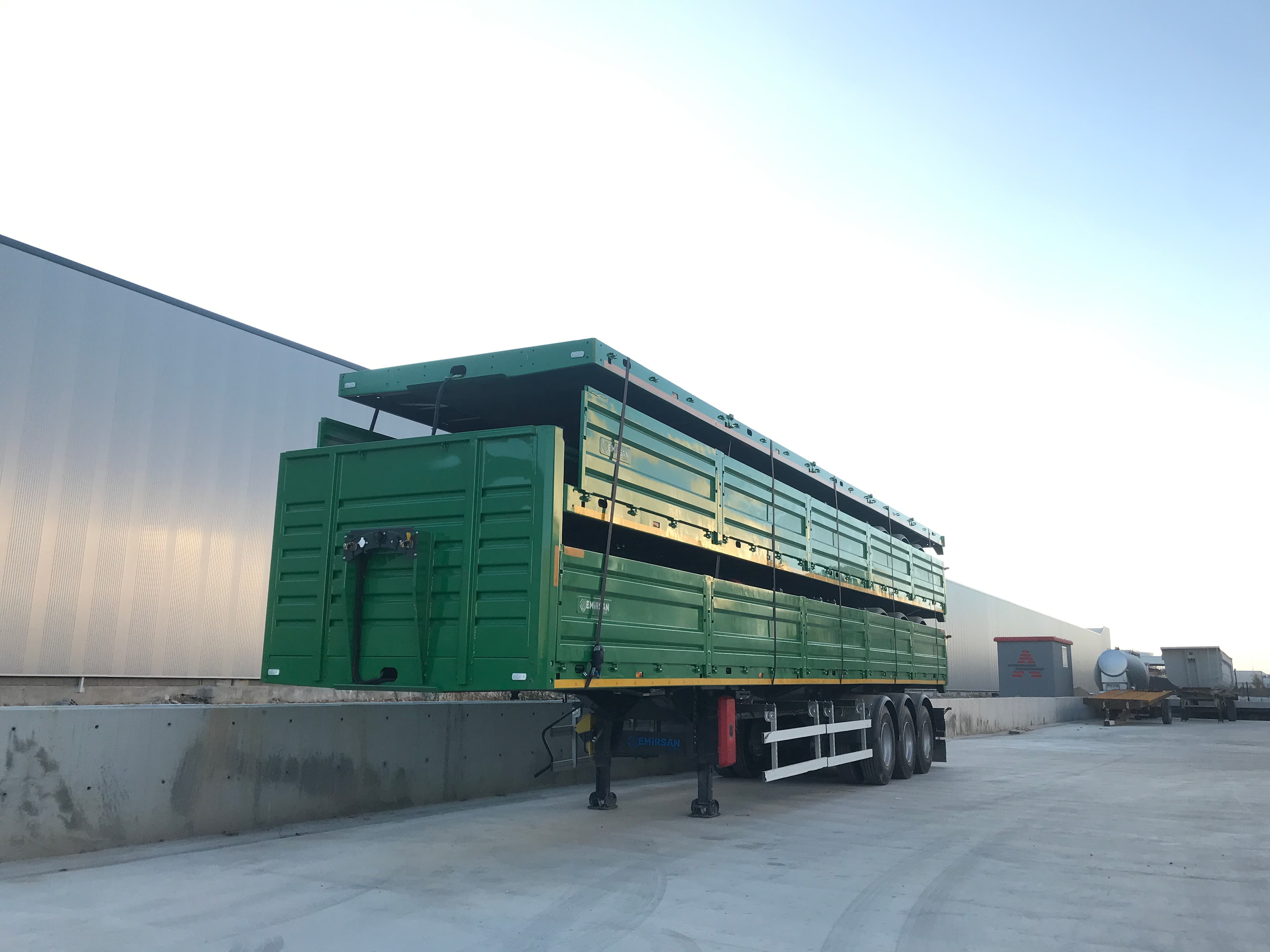 Бортовой платформенный полуприцеп — 1