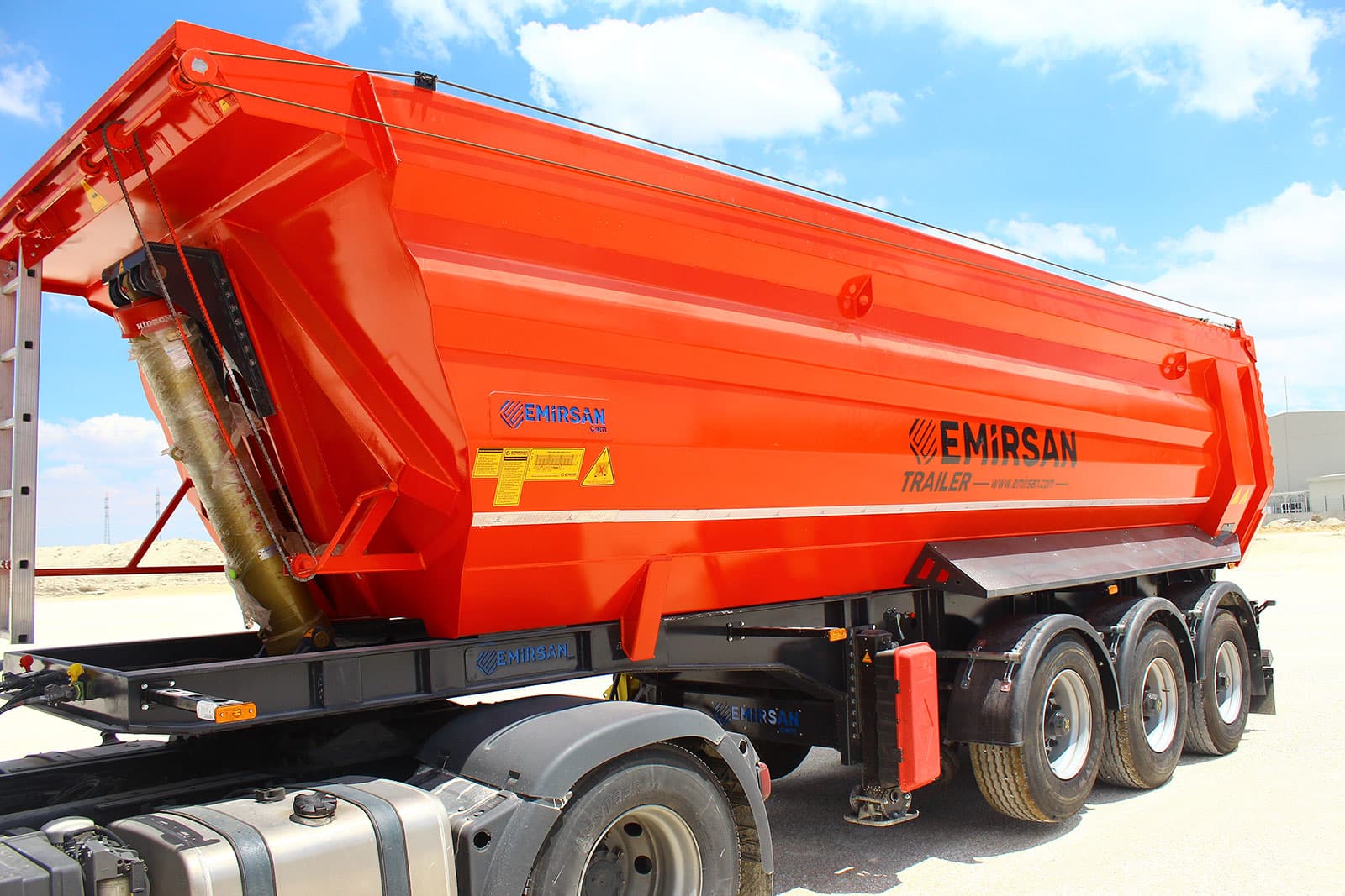 Полуприцеп-самосвал типа Half Pipe (резервуарный тип) с гидравлическим подъемом — 6