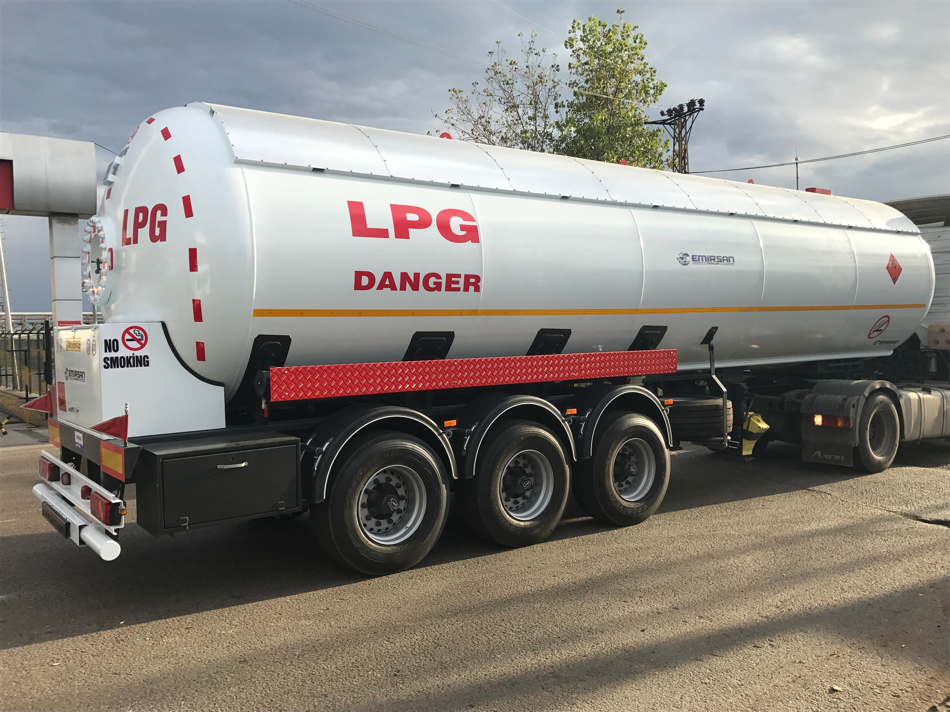 شاحنة نقل الغاز البترولي المسال — 5