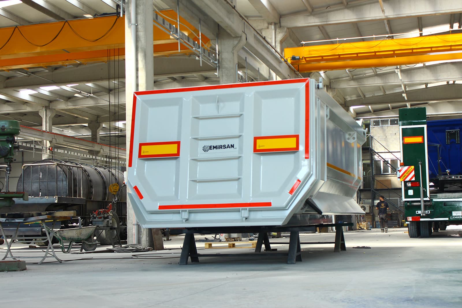 Самосвал на базе грузовика (жесткий кузов) — 1