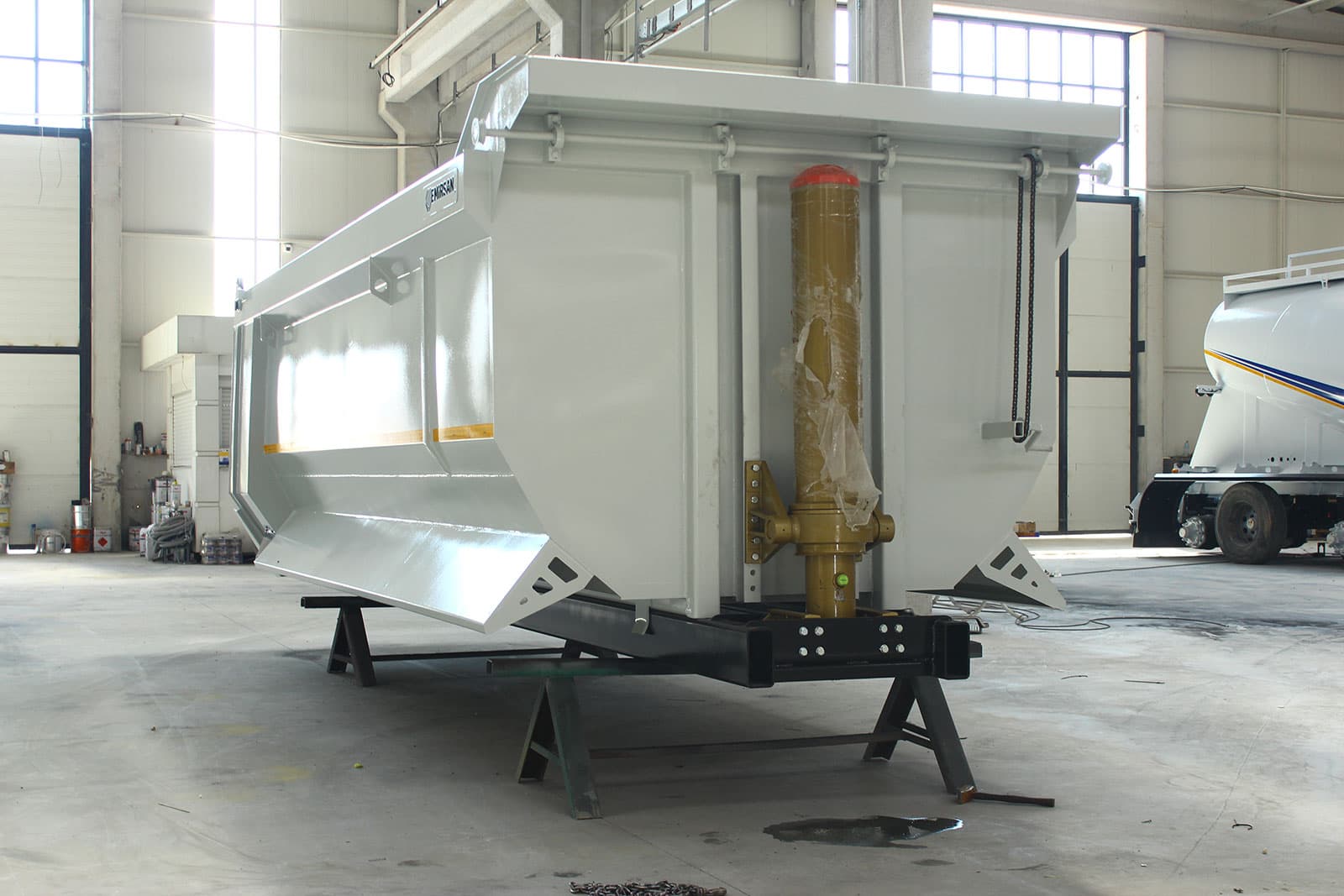 Самосвал на базе грузовика (жесткий кузов) — 4